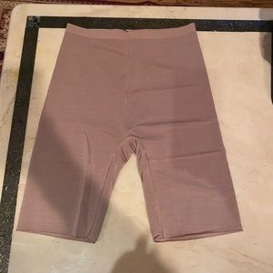 Sheer sculp short sienna- M